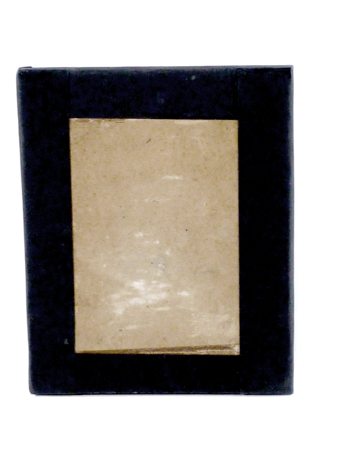 Daguerréotype d'une jeune femme aux habits de dentelle.Format visible de l'image 9x12cm.Format extérieur 14,5x18cm.