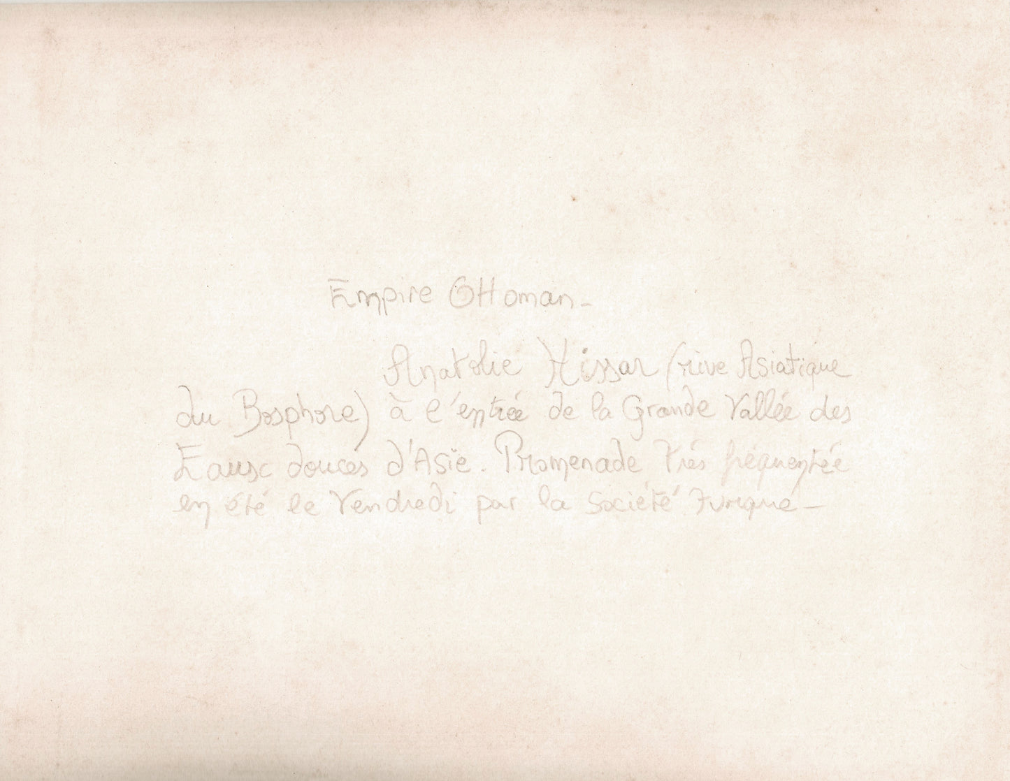 Anatolie Hissar, Empire Ottoman, Turquie.. Format photo 19,5 x 25,5cm. 1880. Photo Abdullah Frères, Photographes de sa Majesté le Sultan à Constantinople. Photo Albuminée originale. Format 20 x 25,5cm monté sur carton 21x27cm.