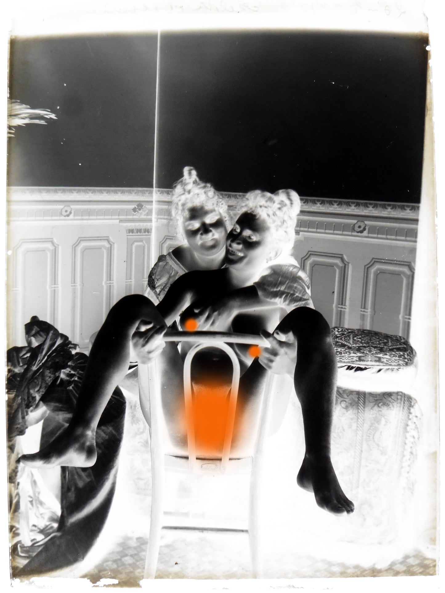 Nu, Erotisme, Artistique, Deux femmes aux sourires.Plaque de verre négative 13x18cm , Photo image négatif sur verre 1900'. ARDECHE PHOTO ANTIQUE