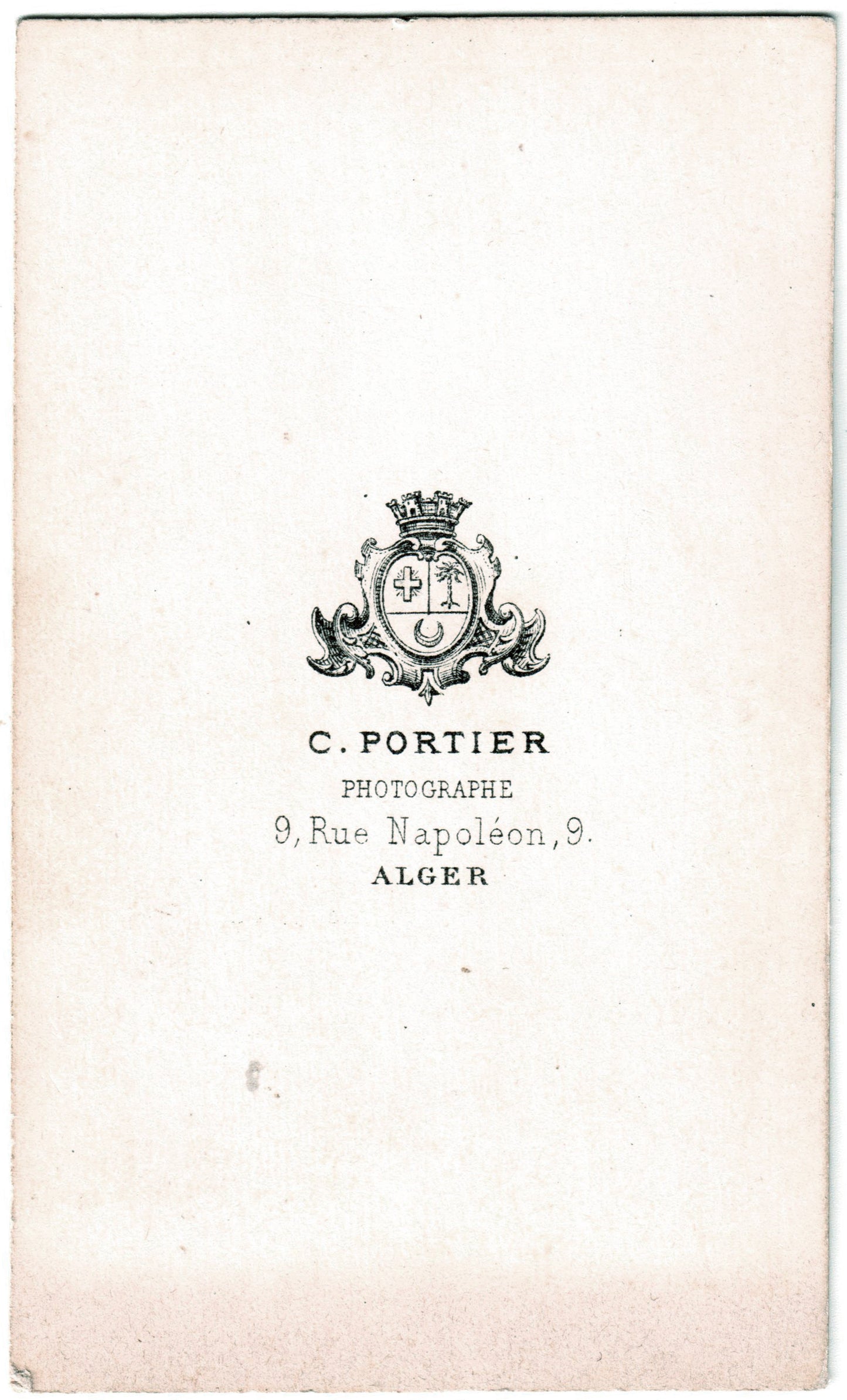 Cdv Algérie.Alger."Rue d'Alger". Photographe Claude Portier. Format photo carte de visite 6,3x10,5cm.1870.