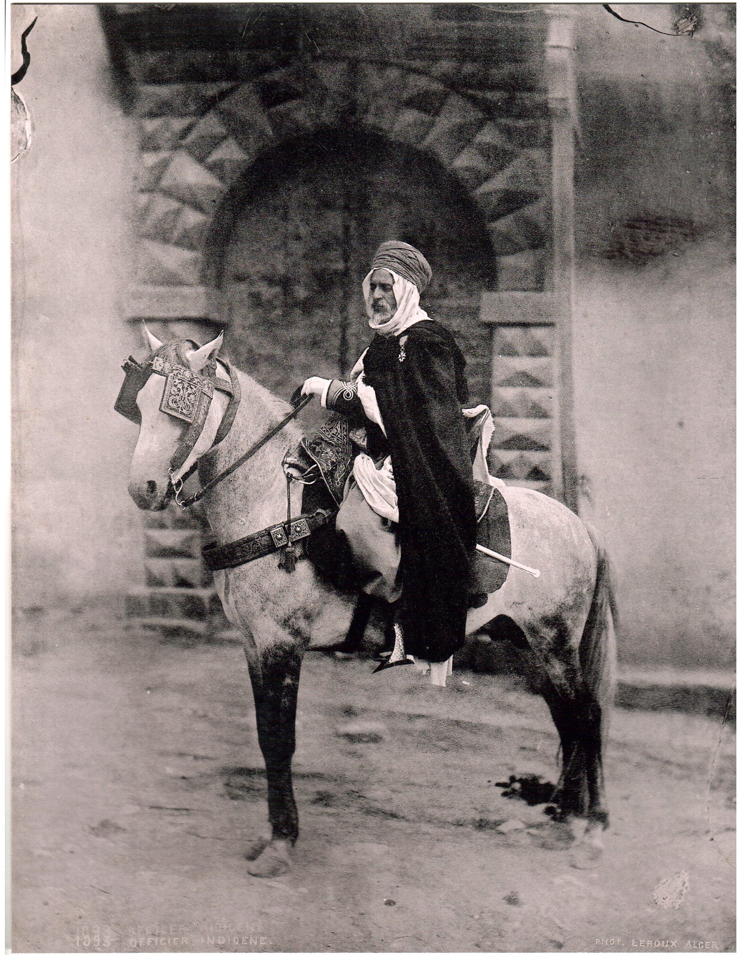 Leroux.Alger.Algérie.Officier Indigène Spahis.Cheval.Photo mécanique de format 21,5x27,5cm.Photo LEROUX, 26 rue Bab-Azoum à Alger.1890.