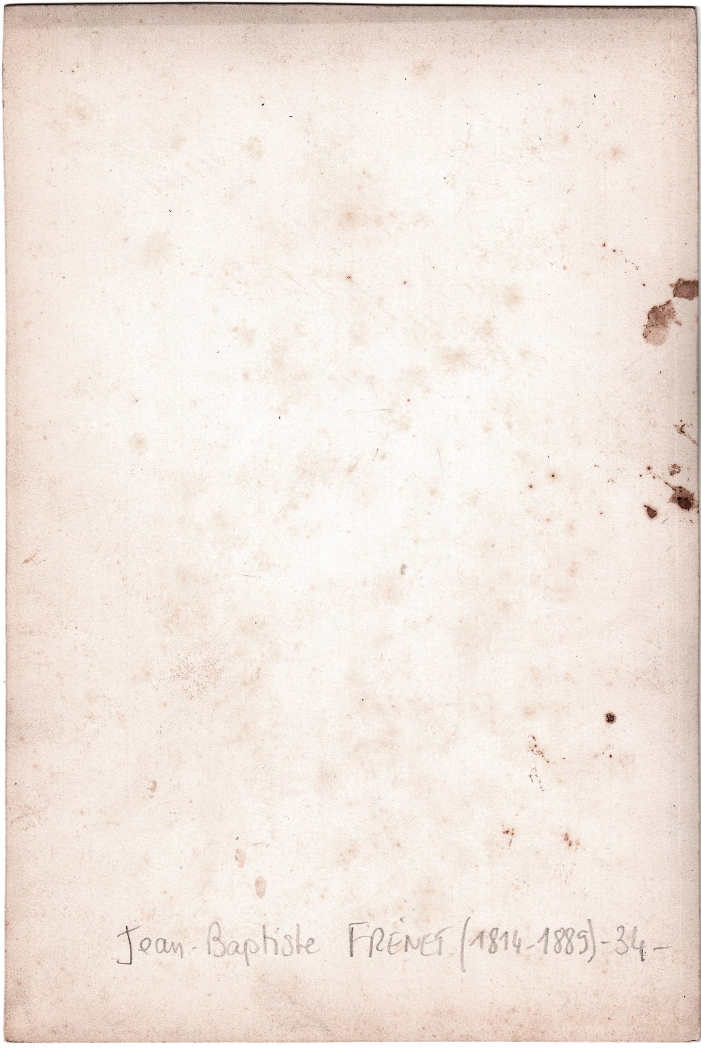 Jean-Baptiste Frénet (1814-1889).Photographie, 1855-1862, Portrait de profil d'une belle jeune femme, accoudé, éventail en main, bijoux camée. Tirage sur papier Albuminé, d'aprés un négatif au collodion, format 15x22,5 cm