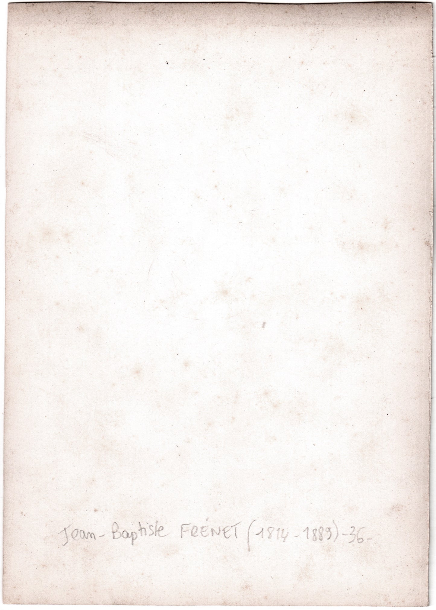 Jean-Baptiste Frénet (1814-1889).Photographie, 1855-1862, Portrait de profil d'une belle femme à la robe élégante et bien et à belle coiffe, au regard doux et inocent, tenant dans ses mains un ouvrage. Tirage sur papier Albuminé, format 16x22,5 cm