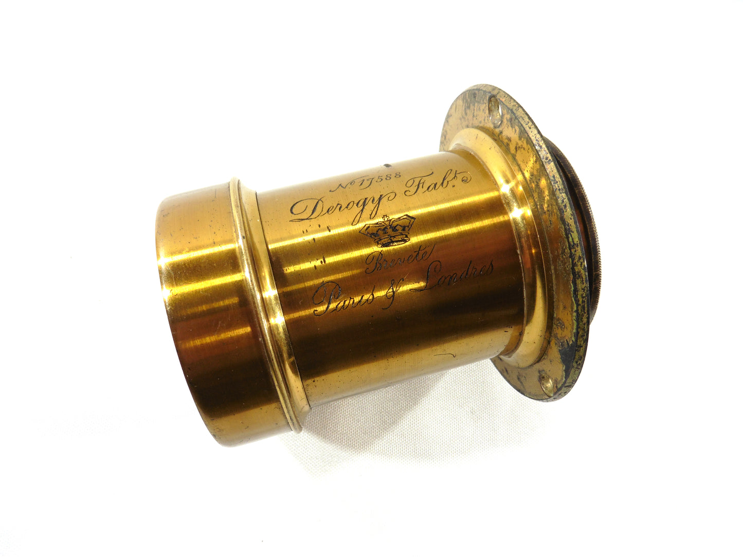 Derogy N°4 avec bague, objectif en laiton, focale environ 290mm, ouverture estimative F/8, hauteur objectif 8,5cm, diamètre pare-soleil 6cm, diamètre bague 8cm, diamètre lentille avant 4cm.