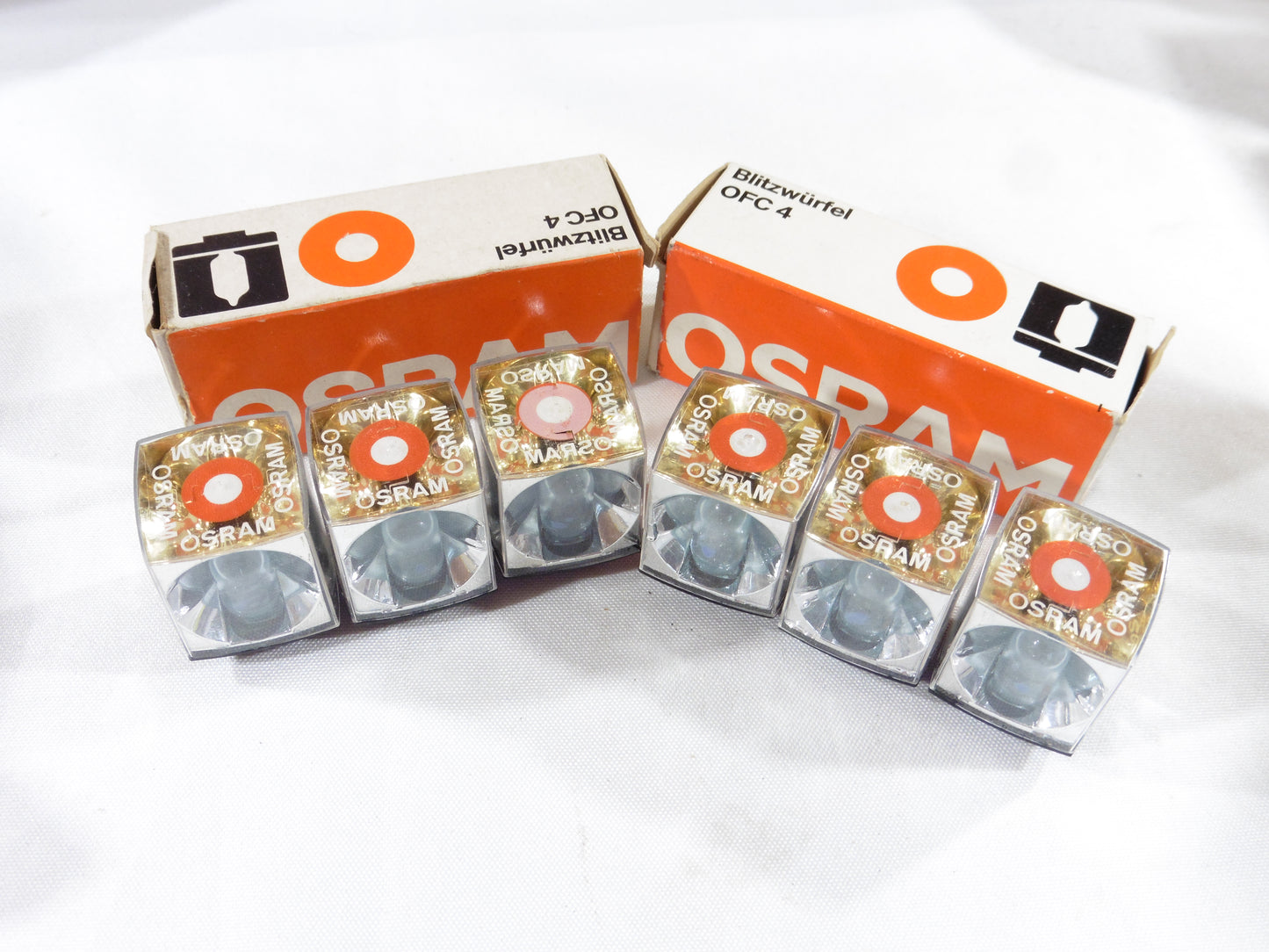Flashcubes OFC4 Osram.Flash pour appareil photo.2 boites, 6 cubes, 24 flashes. Flashs neuf ancien stock de Magasin.New Old Stock.