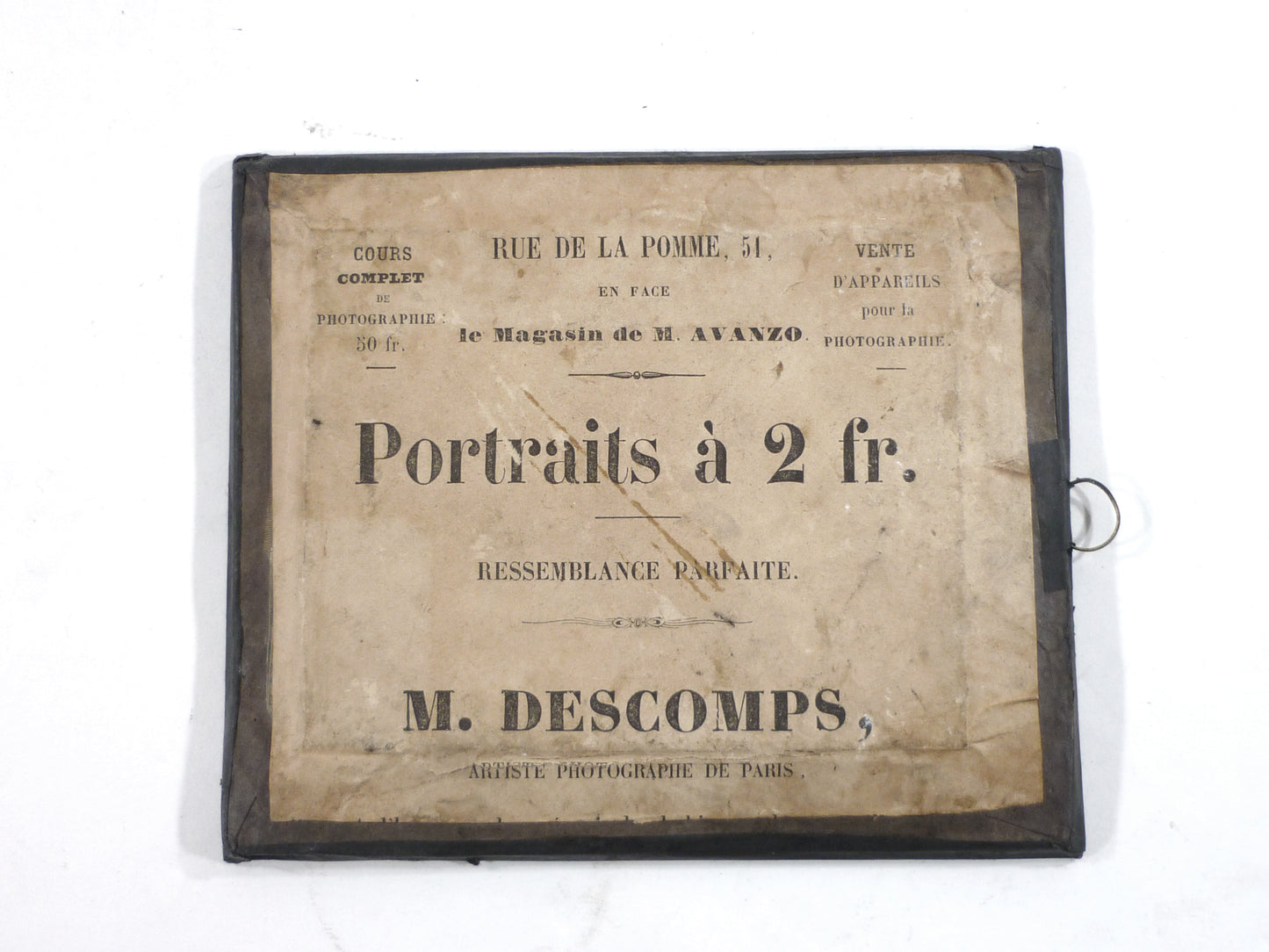 Ambrotype d'une religieuse, son crayon à la main, bonne soeur, none.Quart de plaque, format visible 7,5x9,5cm.Format extérieur 12,8x15,1cm.