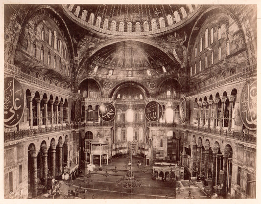 Constantinople, Stanboul, Istanbul, l'Intérieur de la Basilique devenue Mosquée Sainte-Sophie, Empire Ottoman, Turquie.1870-80. Photo Pascal Sébah, Photographe. Photo Albuminée originale. Format 19,8 x 25,7cm monté sur carton 21x27cm.