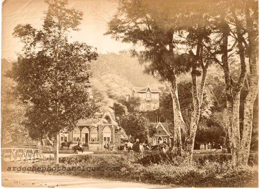 Brésil.Brasil.Pétropolis 1880."Bains Hydrothérapiques" Photo Albuminée originale.Format photo 19,3cm x 26,4cm.