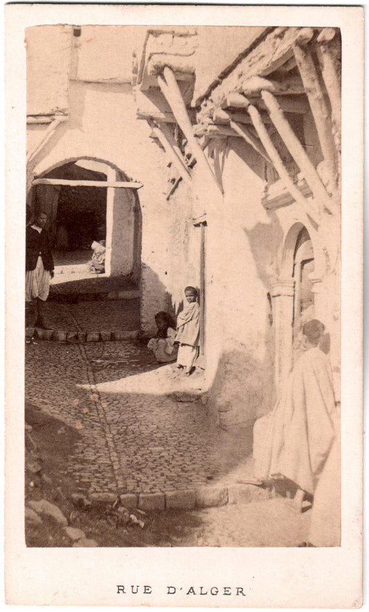 Cdv Algérie.Alger."Rue d'Alger". Photographe Claude Portier. Format photo carte de visite 6,3x10,5cm.1870.