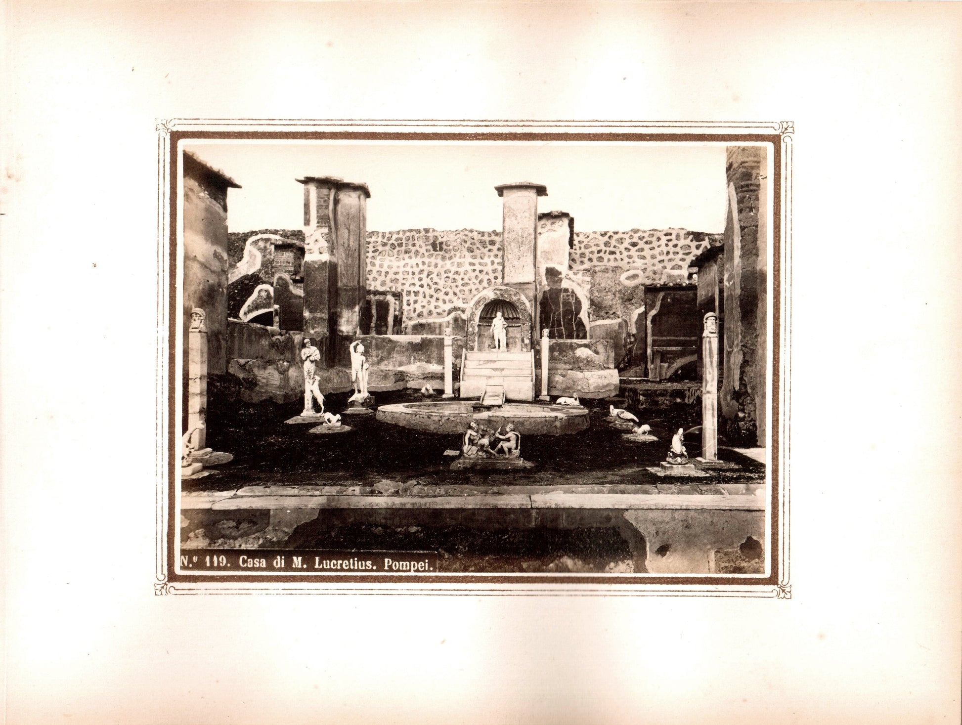 Pompei.Italie.Italia.Napoli."Casa di M.Lucretius".Pompei"N°119.Naples.Photo Originale Albuminée 1880.Animée de personnages. ARDECHE PHOTO ANTIQUE