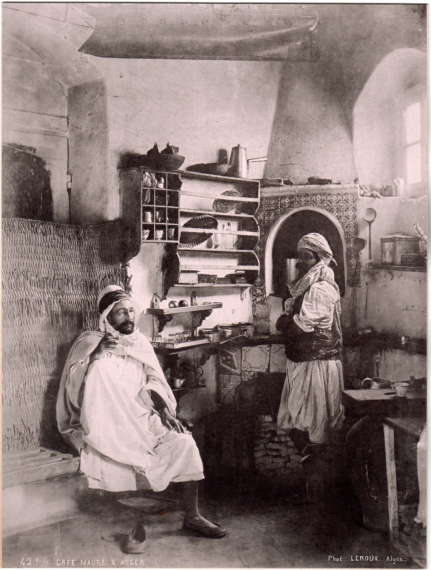 Leroux.Alger.Algérie.Café Maure à Alger.Photomécanique de format 18,8x25cm.Photo LEROUX, 26 rue Bab-Azoum à Alger.1890.