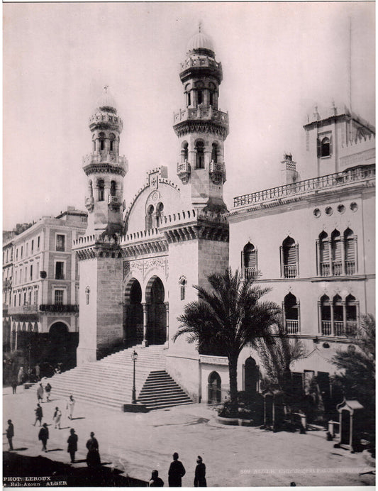 Leroux.Alger.Algérie.Alger, Cathédrale et Palais d'Hiver du Gouvernement.Photo mécanique de format 22,3x27,5cm.Photo LEROUX, 26 rue Bab-Azoum à Alger.1890.