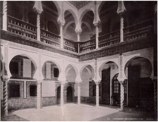 Leroux.Alger.Algérie.Alger Intérieur de l'Archevéché.Photo mécanique de format 22x27,5cm.Photo LEROUX, 26 rue Bab-Azoum à Alger.1890.