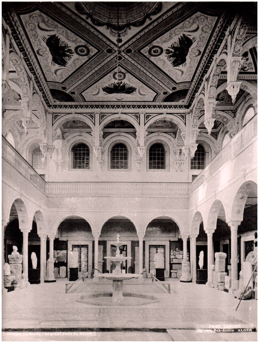 Leroux. Tunisie.Le Bardo.Le Grand Patio du Harem. Photo 22,8 x 28,2cm. 1890. Photo LEROUX, 26 rue Bab-Azoum à Alger.