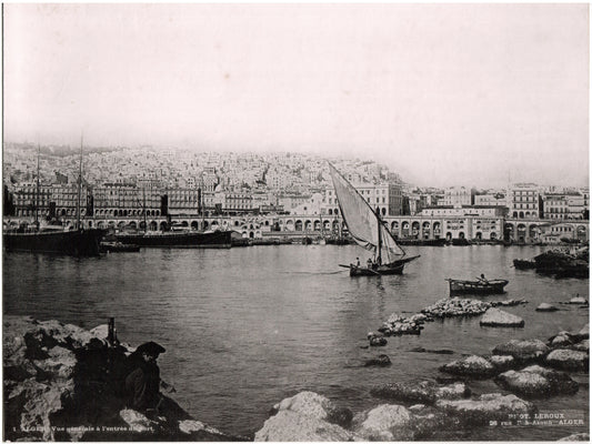 Leroux.Alger.Algérie.L'entrée du Port.Vue générale.Photo mécanique de format 21,4x27,9cm.Photo LEROUX, 26 rue Bab-Azoum à Alger.1890.
