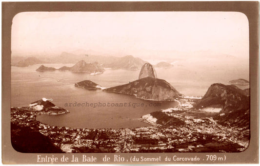 Brésil.Brasil.Marc Ferrez Photographo à Rio de Janeiro.Entrée de la Baie de Rio.(du sommet du Corcovado 709m)format 11,4x18cm.1890.