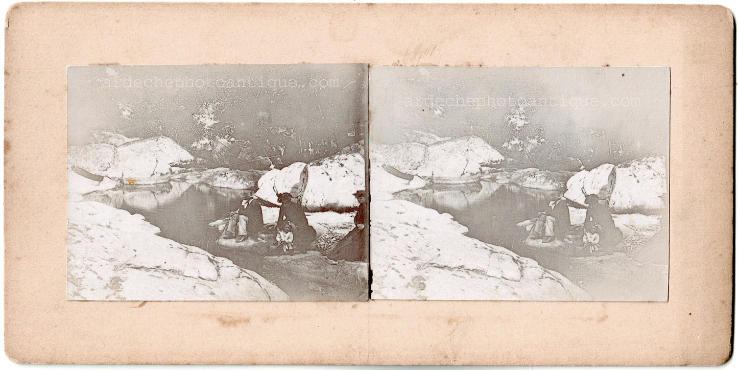 Alboussière.Ardèche.07.Pêche à la truite.Animée de personnages. Stereo Scène de vie. 1890 .Photo stéréo citrate.