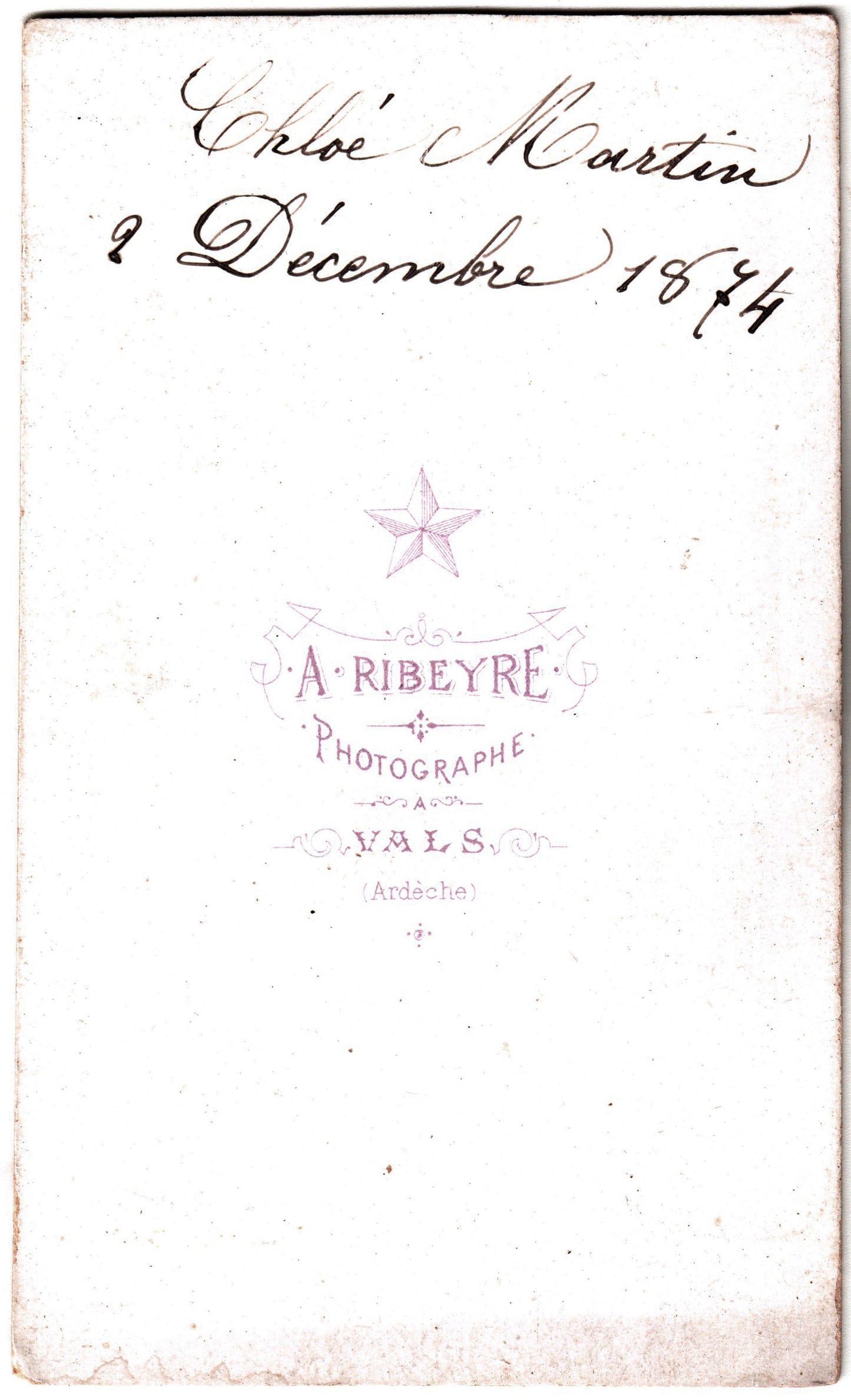Cdv Ardèche Mme Chloé Martin. Photographe A.Ribeyre à Vals les Bains.Photographie d'une femme prise en buste.Format photo carte de visite 6,3x10,4cm.02/12/1874