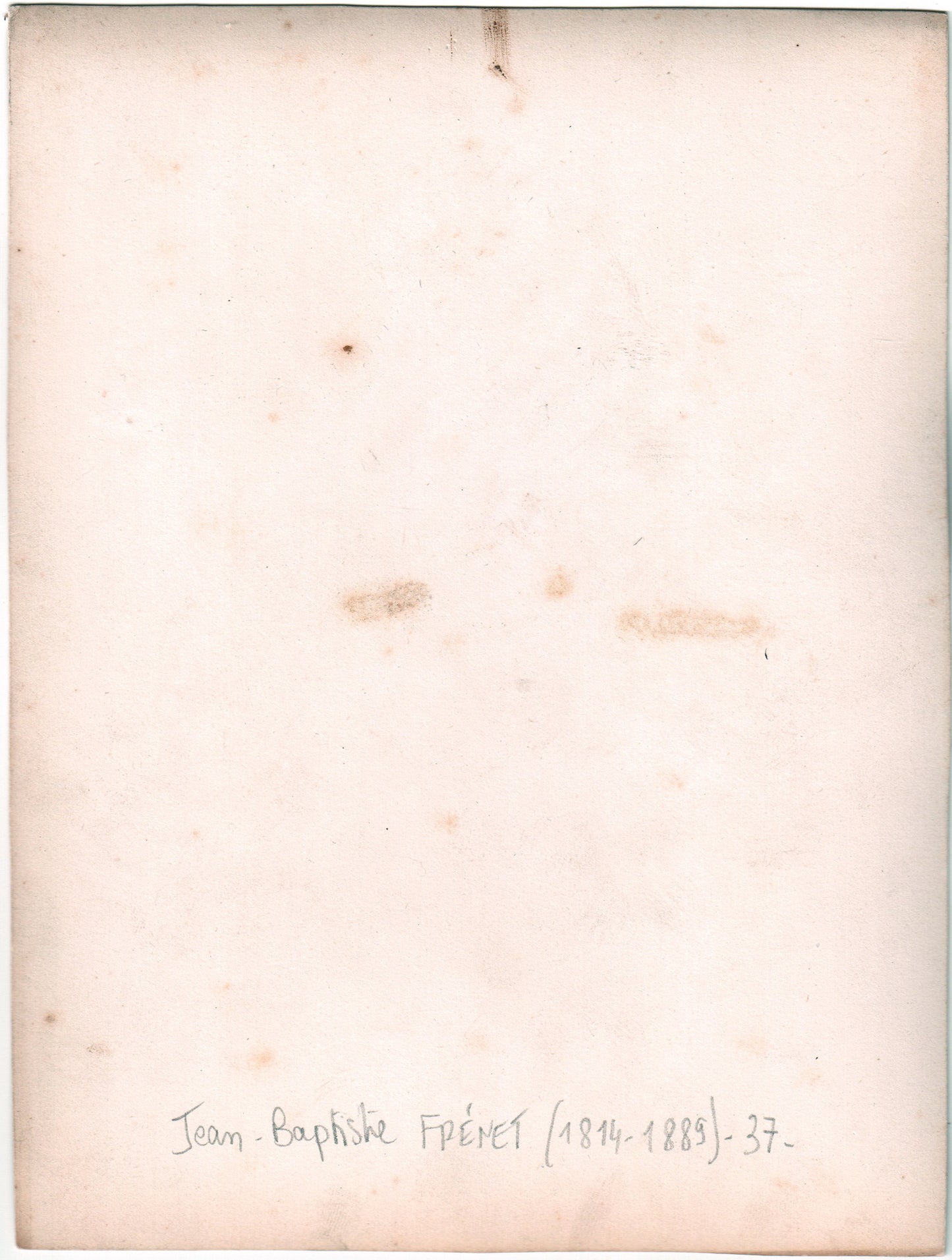 Jean-Baptiste Frénet (1814-1889).Photographie, 1855-1862, Portrait d'un homme, une main dans sa poche, vêtu d'un costume de qualité, Tirage sur papier Albuminé, format 17x22,5cm, monté sur support carton. N°37.