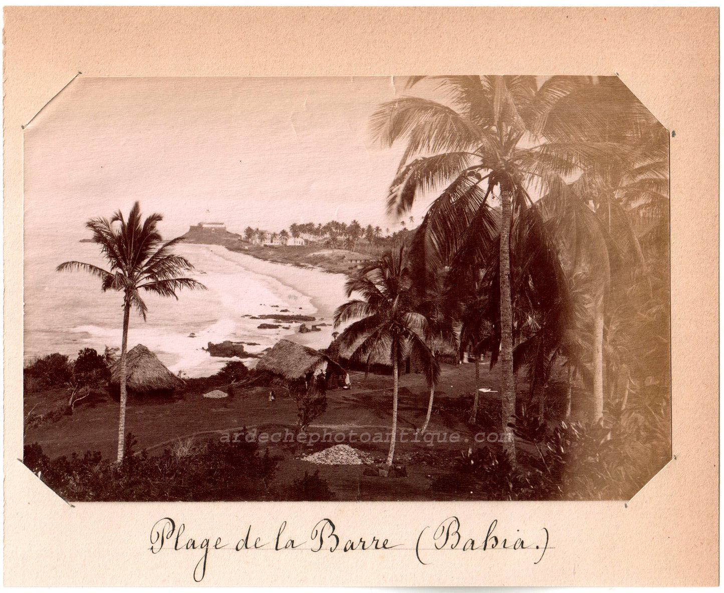 Brésil.Brasil.Bahia, "Plage de la Barre ( Bahia)" 1880. Photo Albuminée originale.Format photo 9,8cm x 15cm montée sur support papier 13,5x16,6cm.
