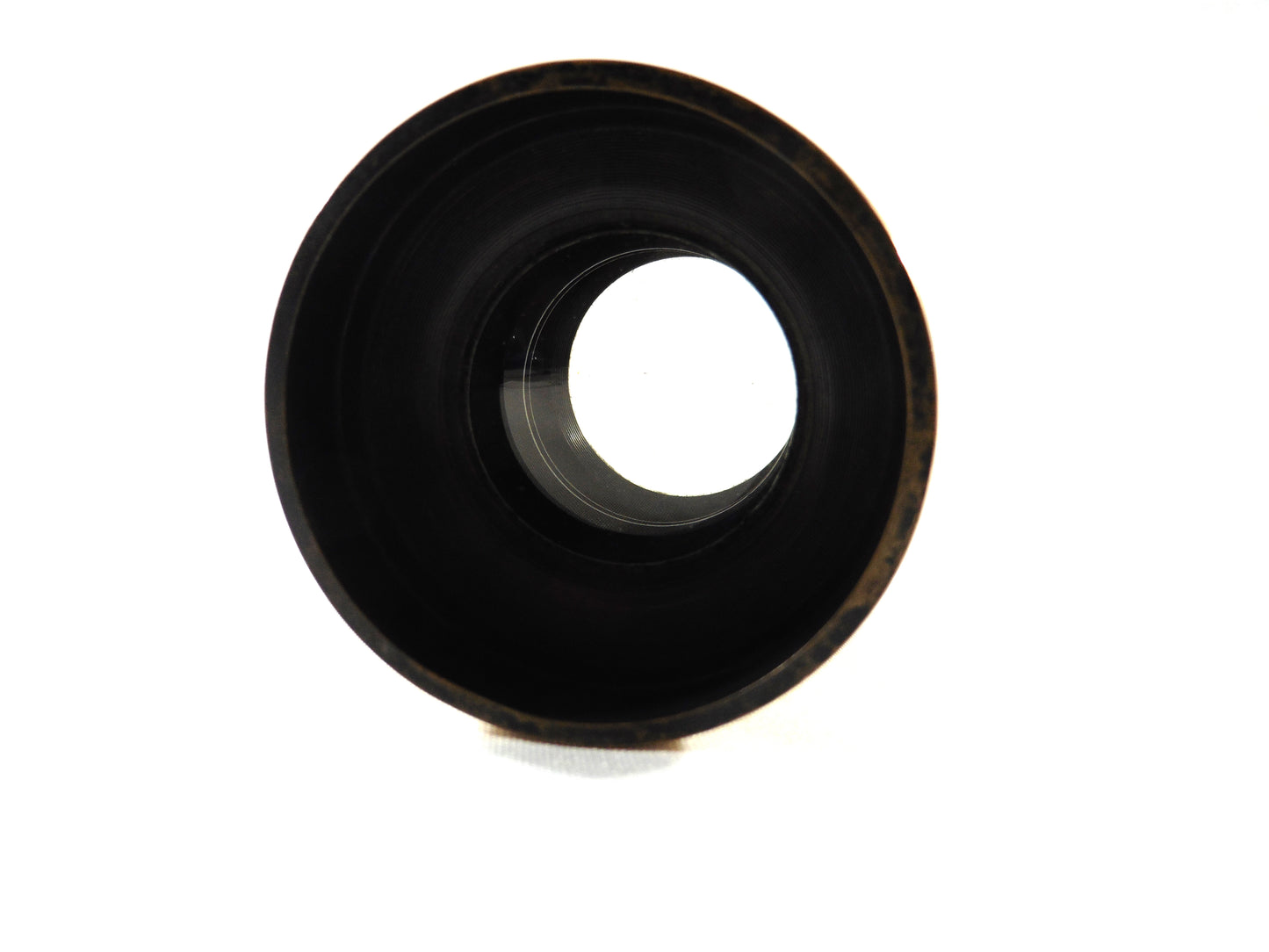 Derogy N°4 avec bague, objectif en laiton, focale environ 290mm, ouverture estimative F/8, hauteur objectif 8,5cm, diamètre pare-soleil 6cm, diamètre bague 8cm, diamètre lentille avant 4cm.