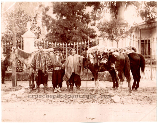 Buenos Ayres.Buenos Aires Argentine.Argentina 1880."Les Laitiers" Photo Albuminée originale.Format photo 16,7cm x 21,7cm.
