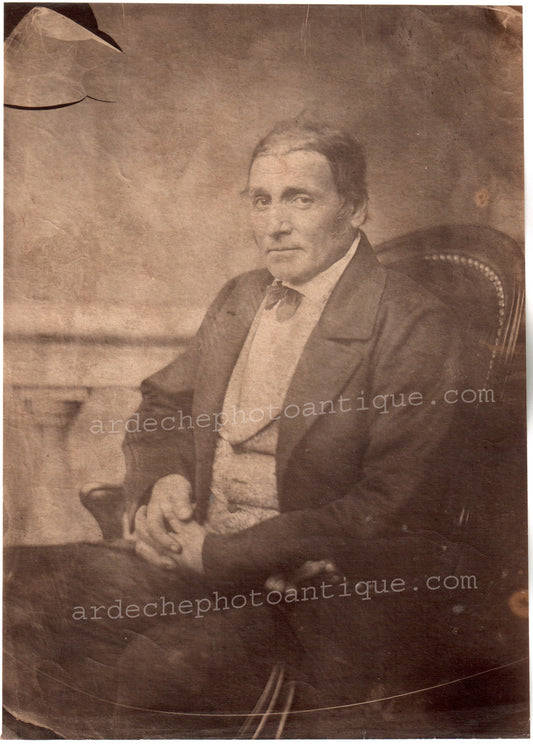 Jean-Baptiste Frénet (1814-1889).Photographie, 1855-1860, Portrait en buste d'un homme posé, au regard serein, assis dans un fauteuil.Tirage sur papier Albuminé, format 15x21cm