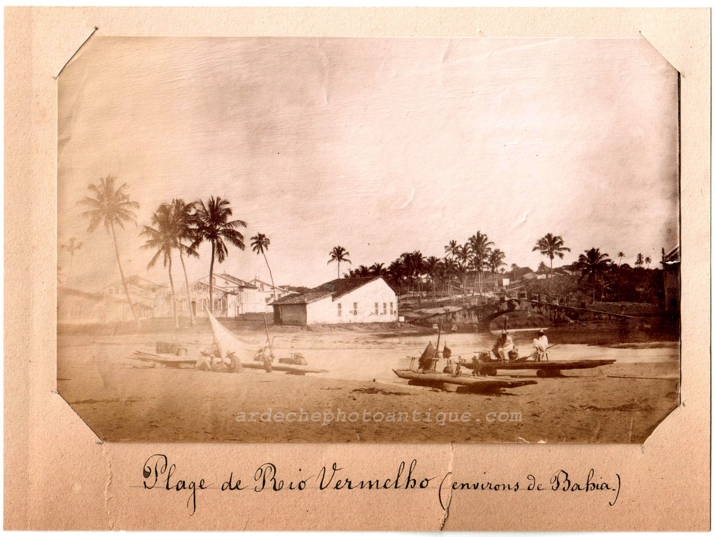 Brésil.Brasil.Bahia, "Plage de Rio Vermelho ( environs de Bahia)" 1880. Photo Albuminée originale.Format photo 9,6cm x 14,7cm montée sur support papier 12,5x16,7cm.