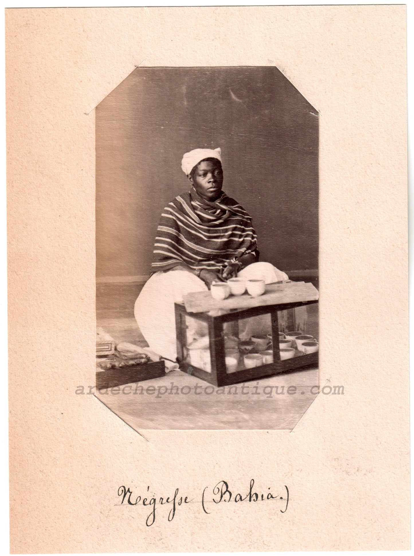 Brésil.Brasil.Bahia, "Négresse de Bahia" 1880. Photo Albuminée originale.Format photo 5,6cm x 9,1cm montée sur support papier 10x13,7cm.