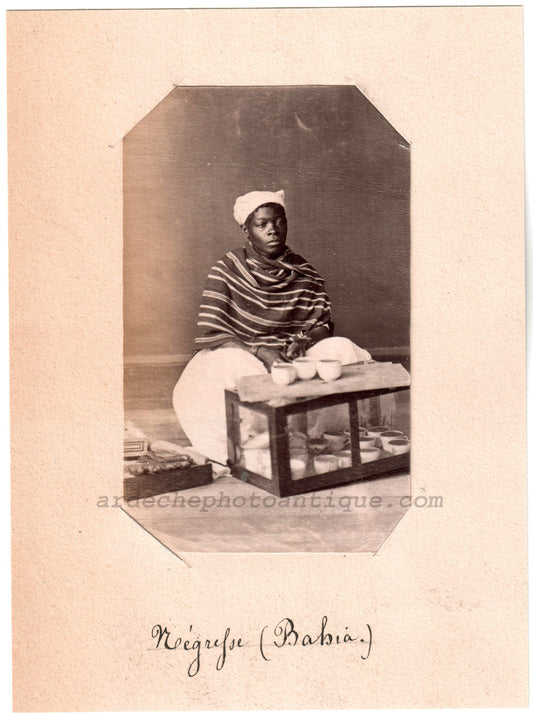 Brésil.Brasil.Bahia, "Négresse de Bahia" 1880. Photo Albuminée originale.Format photo 5,6cm x 9,1cm montée sur support papier 10x13,7cm.