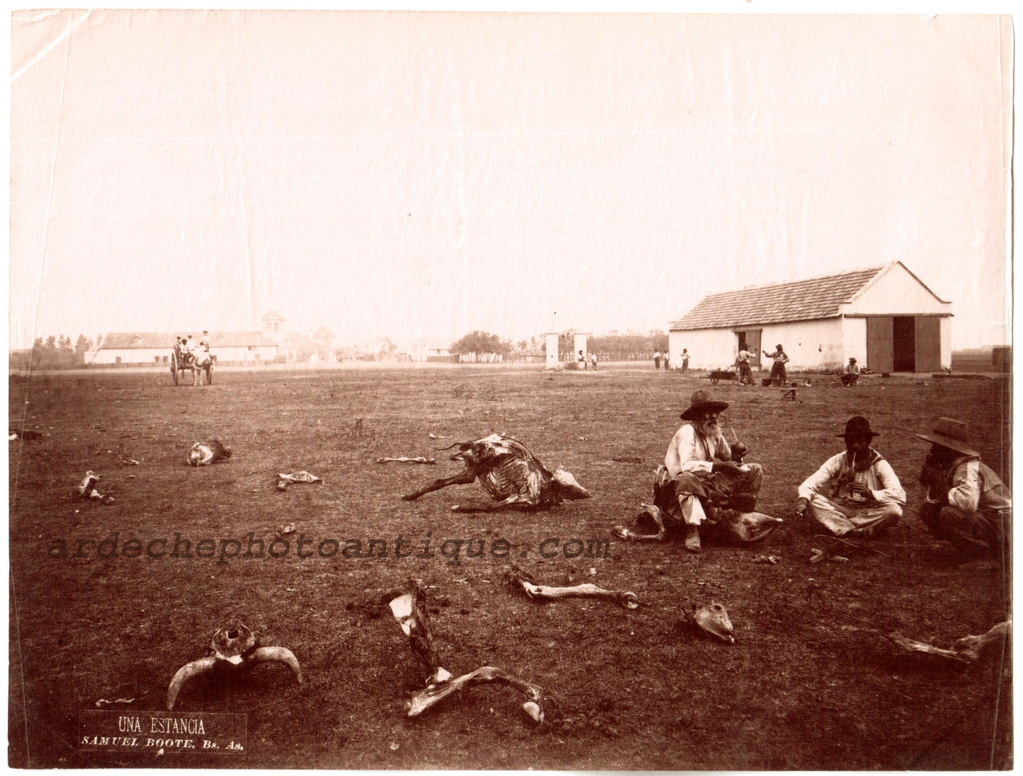 Argentine.Argentina 1880.Una Estancia, une ferme d'élevage. Photo Albuminée originale de Samuel Boote,Bs As.Format photo 15,7 x 20,7cm.