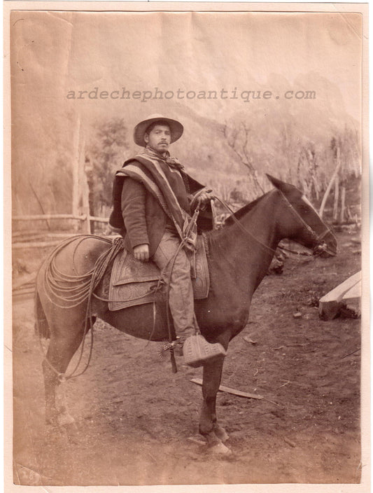 Chile.Chili.Huaso Chileno.1880.Photo Albuminée originale.Format photo 16,2x22cm, montée sur papier 17x23cm.