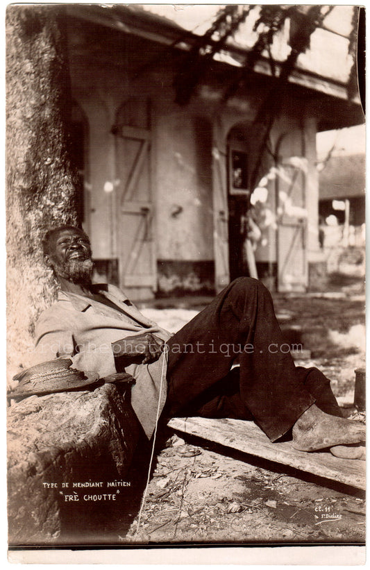 Haïti.Port au Prince.Type de Mendiant Haïtien"Frè Choutte"Photographe F.Didier.Photo ancienne Citrate 11,3 x 17,7cm. Année 1904