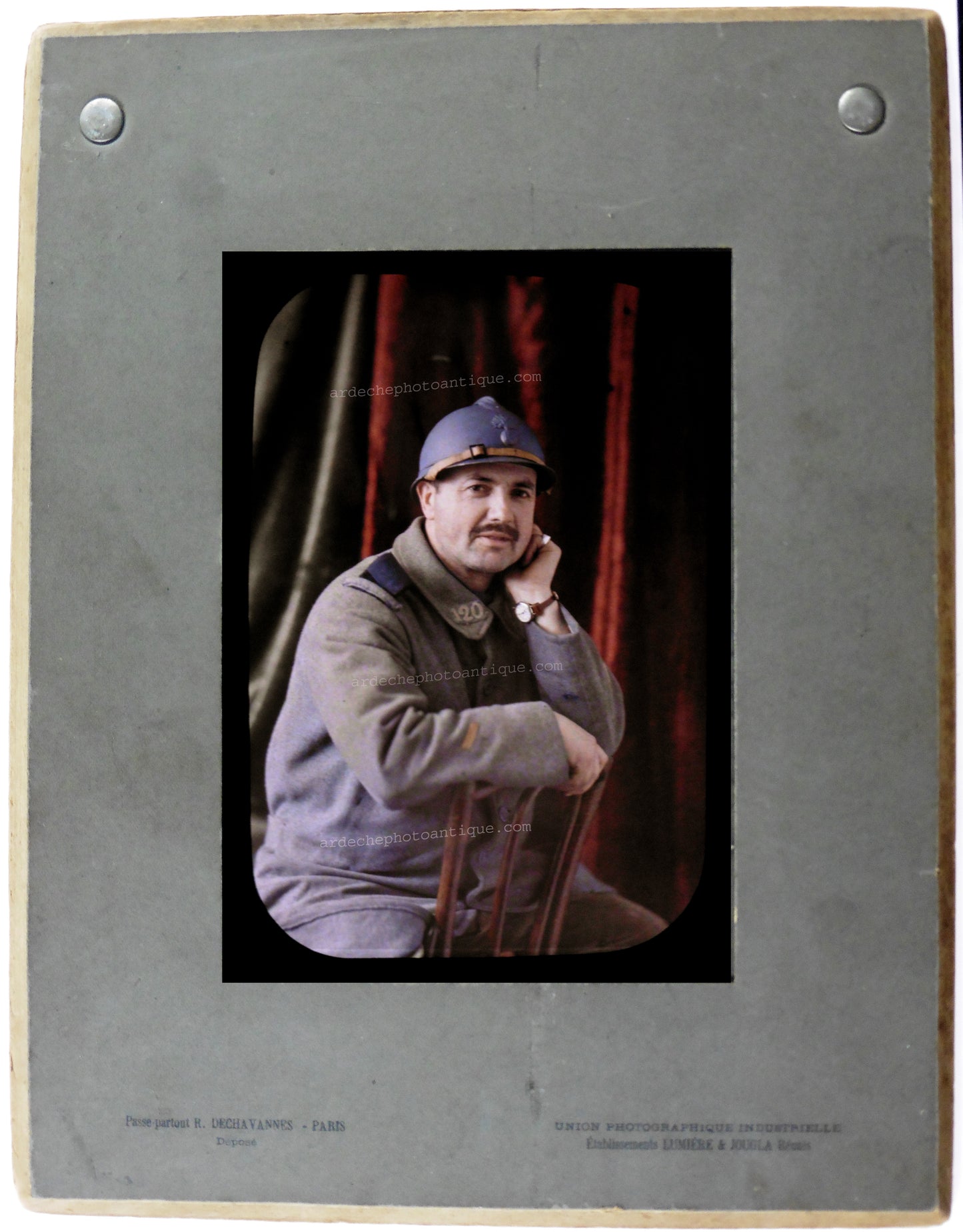 Autochrome Lumière 13X18."Militaire Poilu 120 ème régiment 1914-18". Autochrome original.Format 13x18cm Union Photographique Industrielle LUMIERE & JOUGLA ,montés sous verre et passe partout R.Dechavannes Paris. Photographie Couleur.