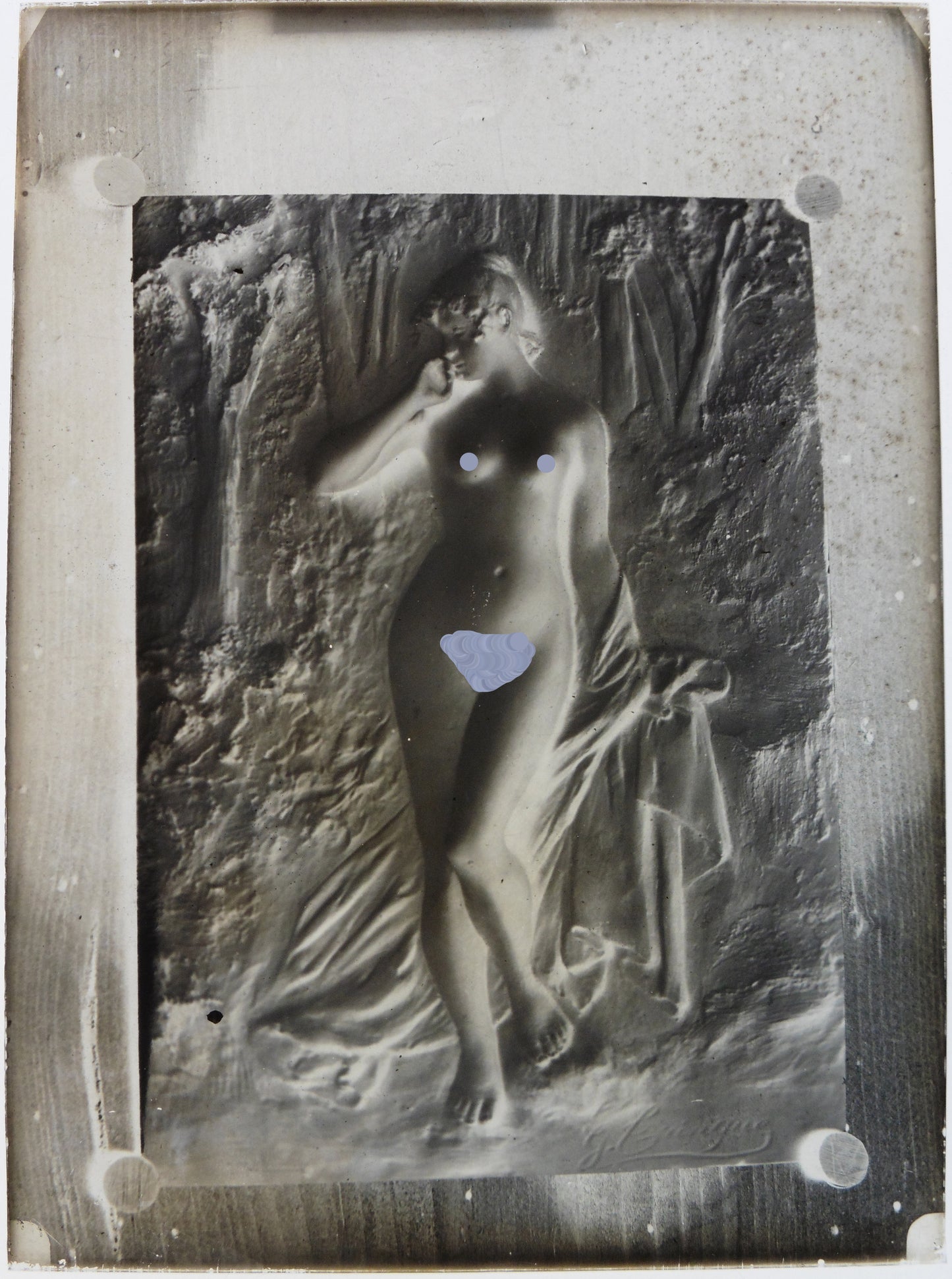 Nu, Nude, Curiosa, Erotisme, Reproduction d'une Sculpture en relief d'une femme nue.Plaque de verre négative 13x18cm , Photo image négatif sur verre 1900'. réf:500