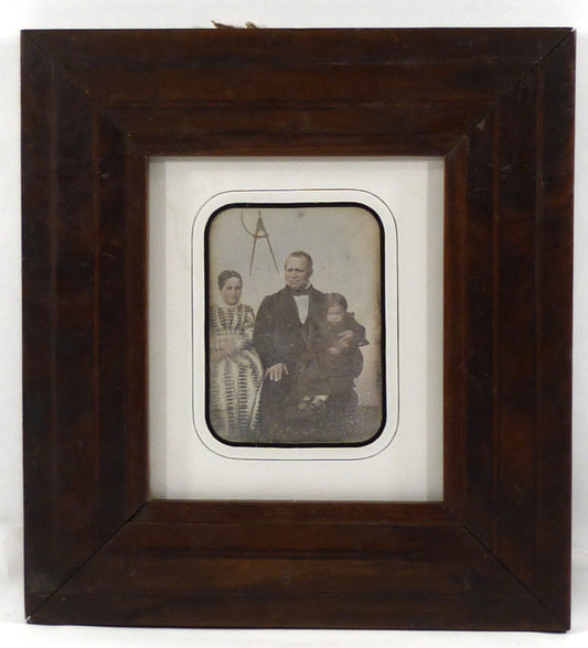 Daguerréotype d'un couple Franc Maçon et de leur fille vers 1845.Quart de plaque avec cadre en bois de Pitchpin.