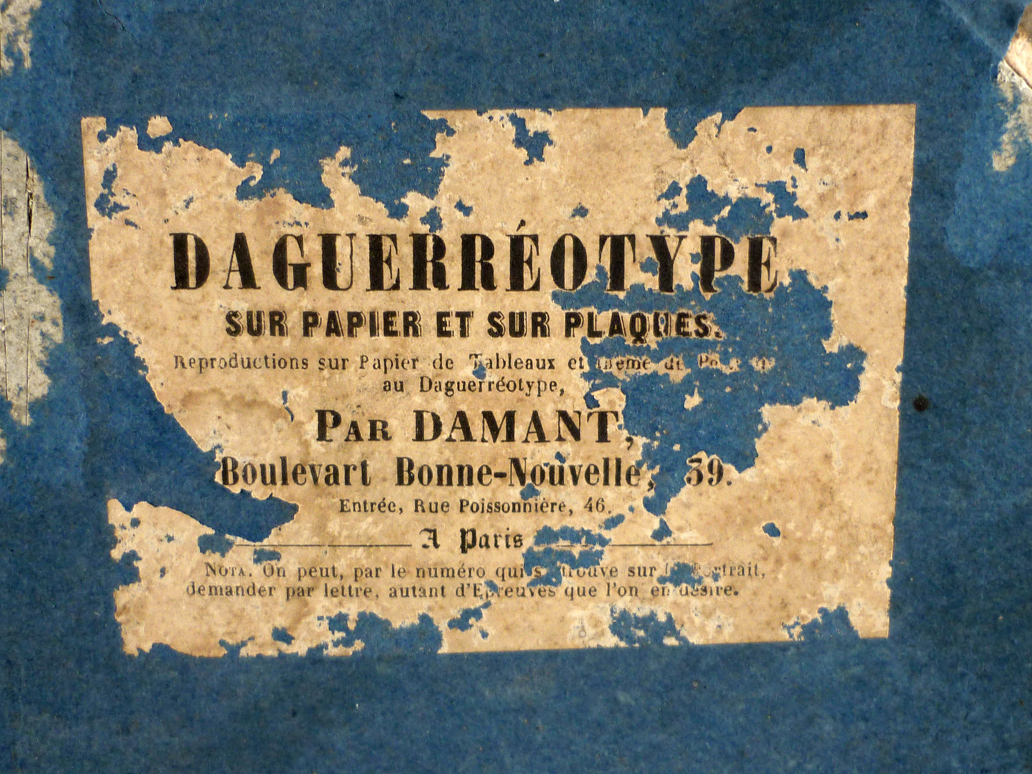 Photographe Damant, boulevard bonne nouvelle à Paris.Daguerréotype sur papier d'une dame à la coiffe.Format image 15x18,5cm.Avec son cadre ovale d'époque de format 28,5x34,5cm.