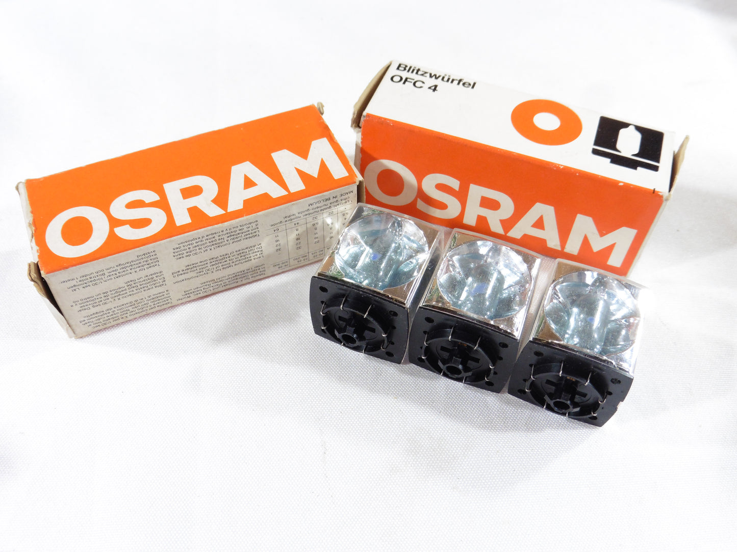 Flashcubes OFC4 Osram.Flash  pour appareil photo.2 boites, 6 cubes, 24 flashes. Flashs neuf ancien stock de Magasin.New Old Stock.